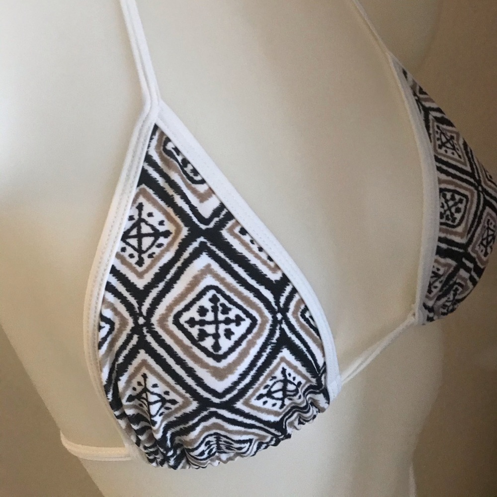 Bikini - Picture 4 of 7